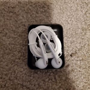 🥰Brand New Samsung Headphones🥰